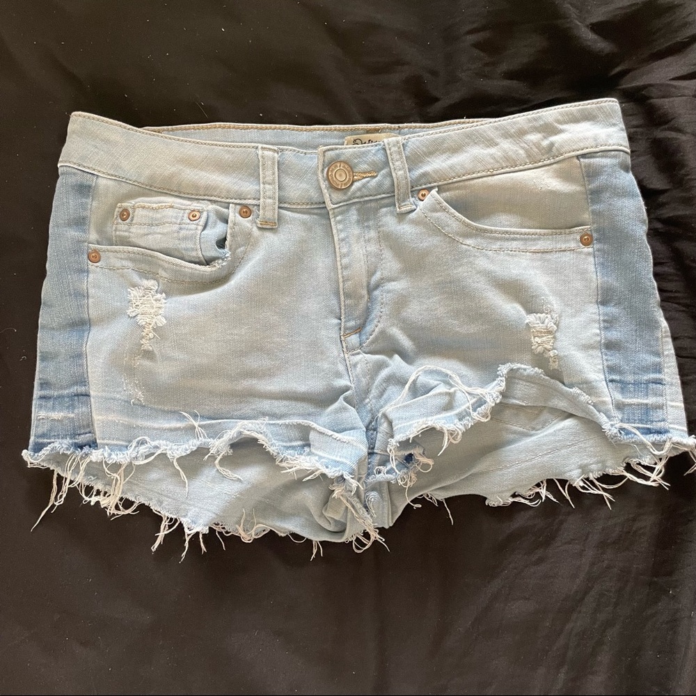 Indigo Rein light blue distressed mid rise jean shorts size 7 juniors